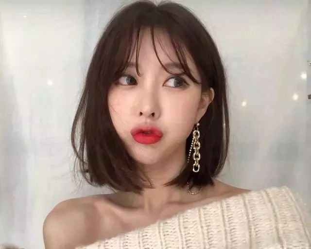 小脸发型女2020流行中短烫发发型,小脸发型女2020流行发型超短发