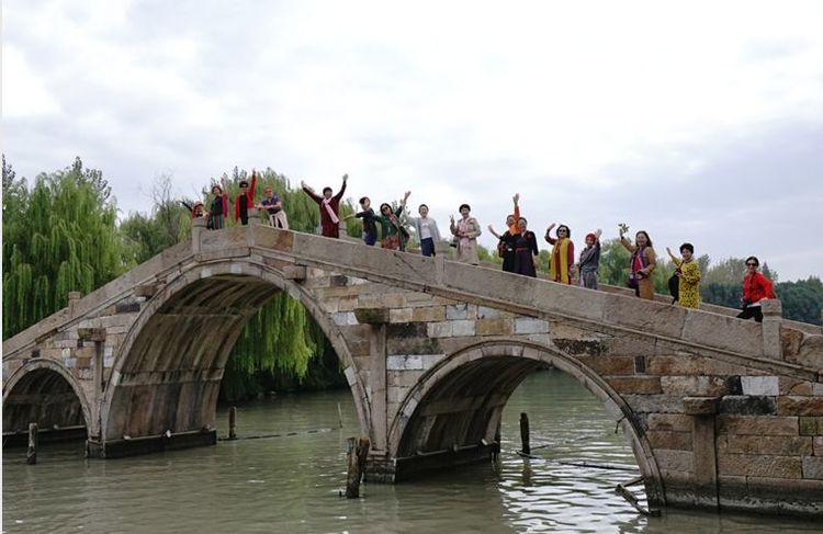 岁月不老我们不散全文,岁月不老我们不散什么意思