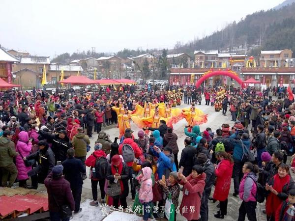 上周日，房县这个地方迎来上千人！买嗨了，玩爽了……