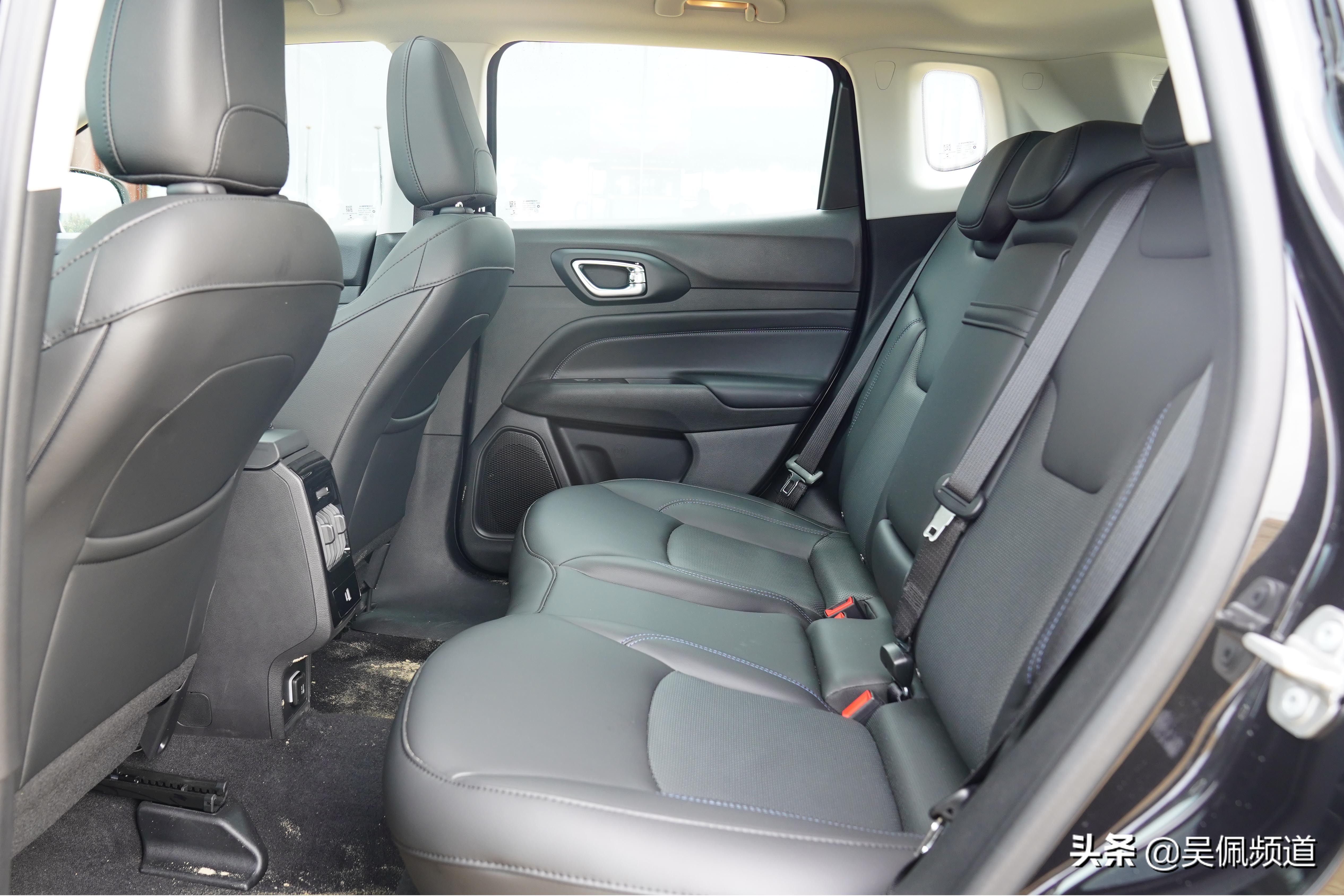 jeep指南者2020款四驱越野视频,2021款jeep指南者空间测评