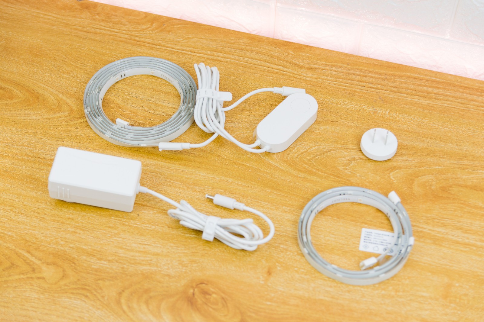 ledrgb灯带效果展示,yeelight智能彩光灯带和泛影灯带