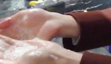 厨房油烟机大清洗，家里婆婆这样弄，几分钟油烟机锃光发亮