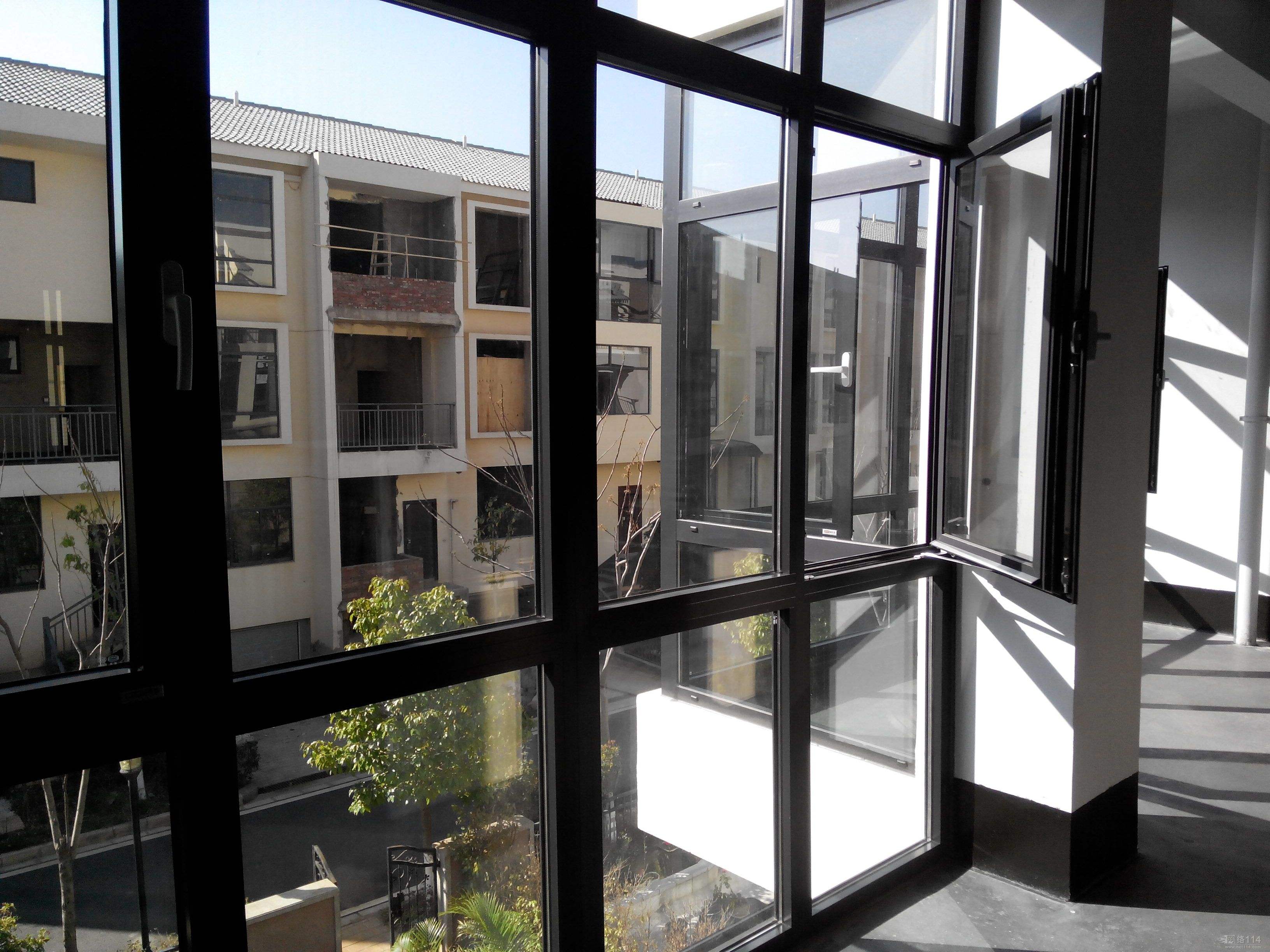 阳台断桥铝门窗什么颜色好看,阳台门窗断桥铝厚度多少最合适