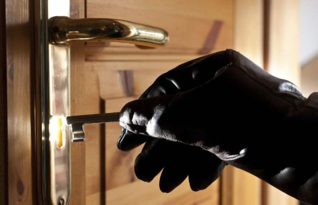 指纹锁和传统机械锁哪个安全,指纹锁跟传统锁