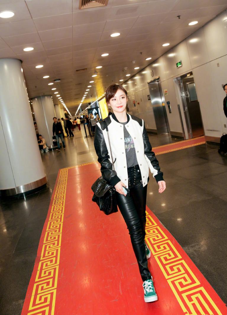 戚薇李承铉黄色衣服 (李承铉戚薇黄色衣服)