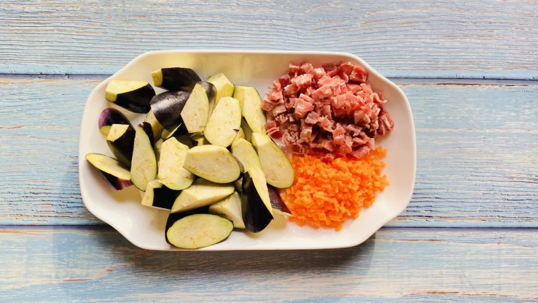 黑木耳跟什么菜炒排便最快,木耳和什么菜最好健脾