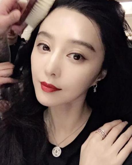 范冰冰分享抗皱手法,范冰冰眼部护理手法