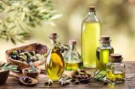 葡萄酒小白怎么选红酒呢,红酒入门级与中级有什么不同