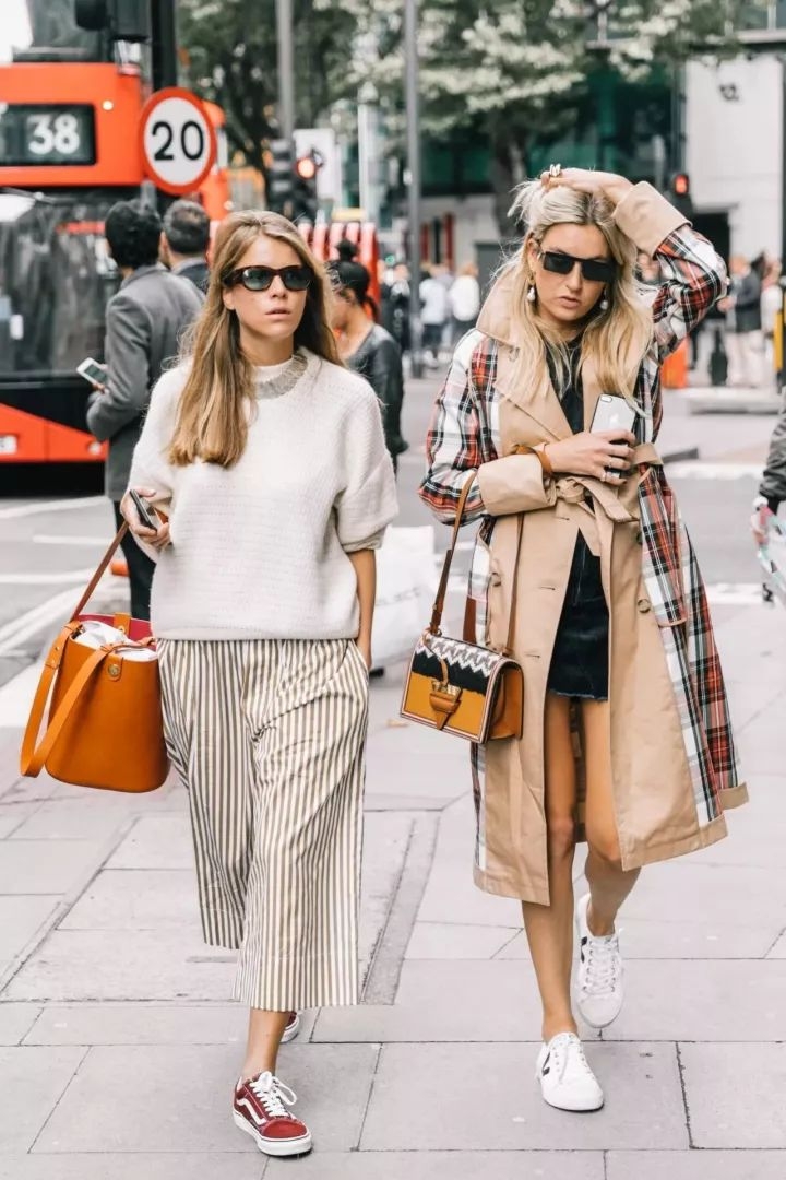 刘雯高圆圆必备私服,刘雯高圆圆女神都钟爱纯色连衣裙