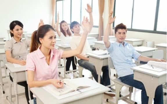 大学新生的自我介绍该怎么讲,大一新生自我介绍要避开哪些雷区