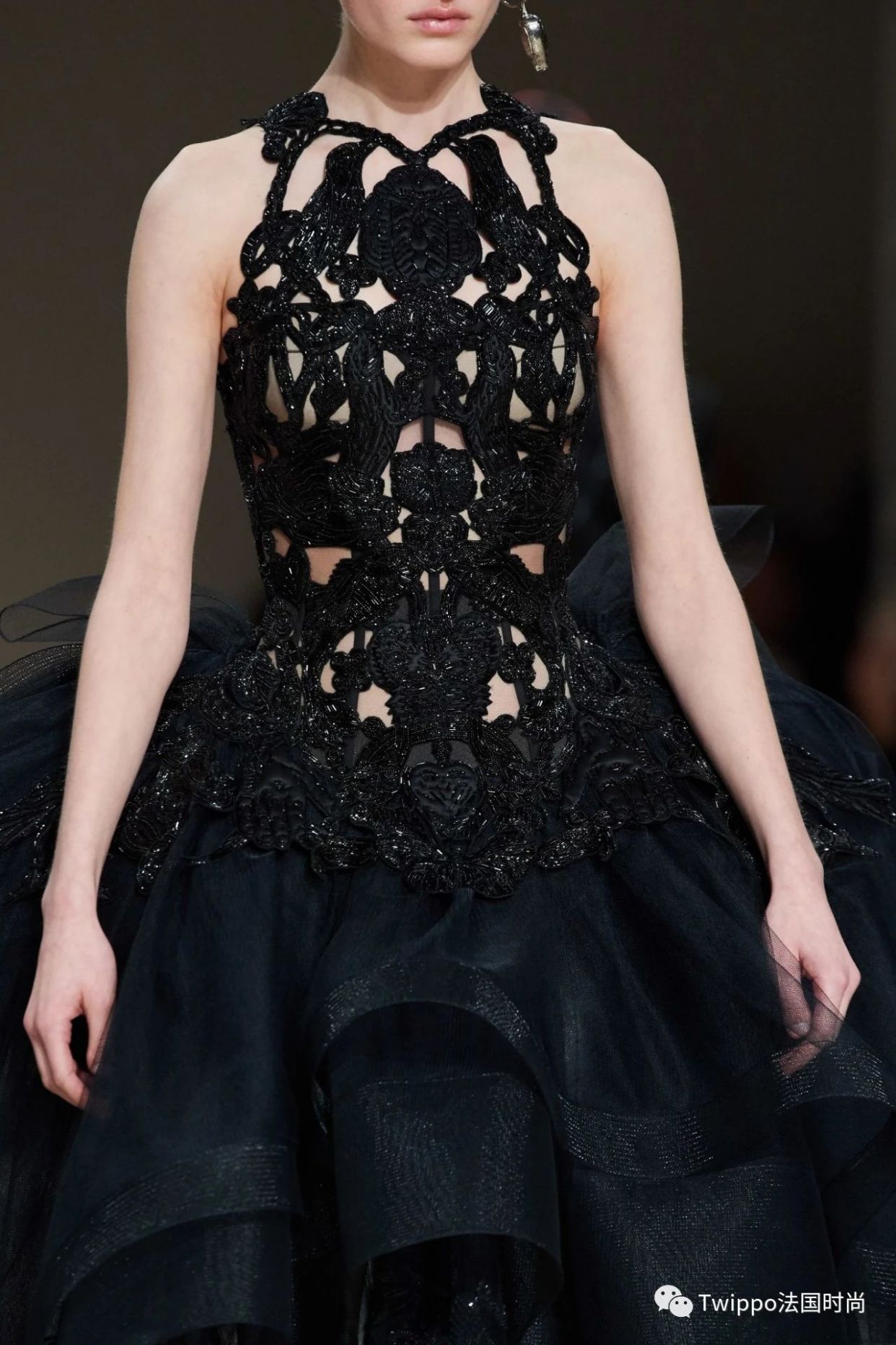 2020秋冬巴黎时装周givenchy秀场 (jacquemus 2020巴黎时装周秀场)