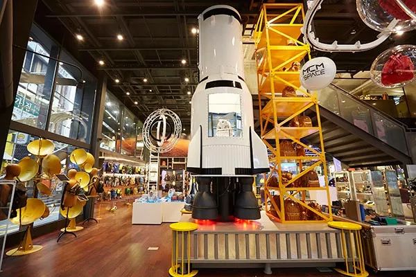 从濒临倒闭到年营收25万,从濒临倒闭到市值266亿