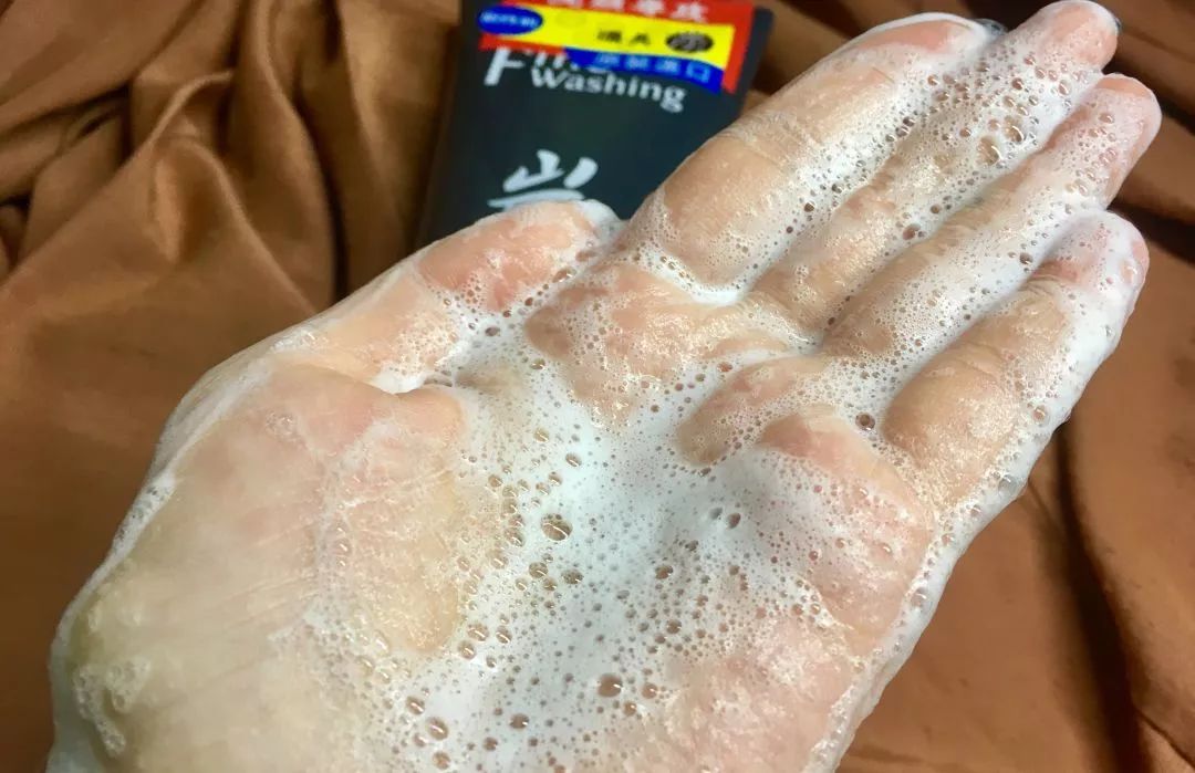 抖音上爆火去螨虫黑头的洗面奶,全网很火男生洗面奶