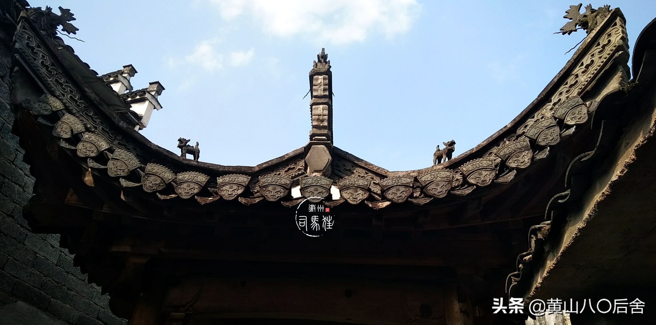 歙县有个村子,大家都姓淩,三点水的淩。这里还有吕洞宾的传说