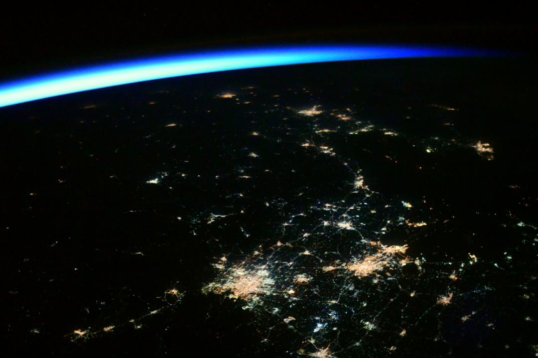 被这个法国帅气宇航员迷倒！网友：法国人真TM浪漫