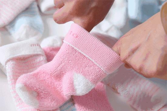 小孩怎么脱袜子脱鞋,小朋友爱脱袜子怎么把脚扎破的