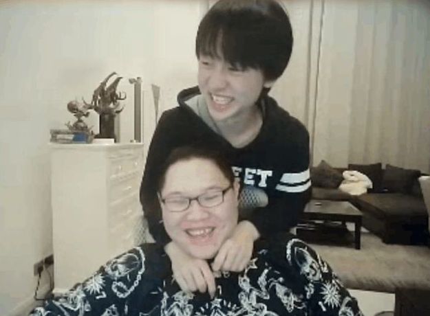 pdd爆了ym战队所有细节,pdd直播带ym队员开黑