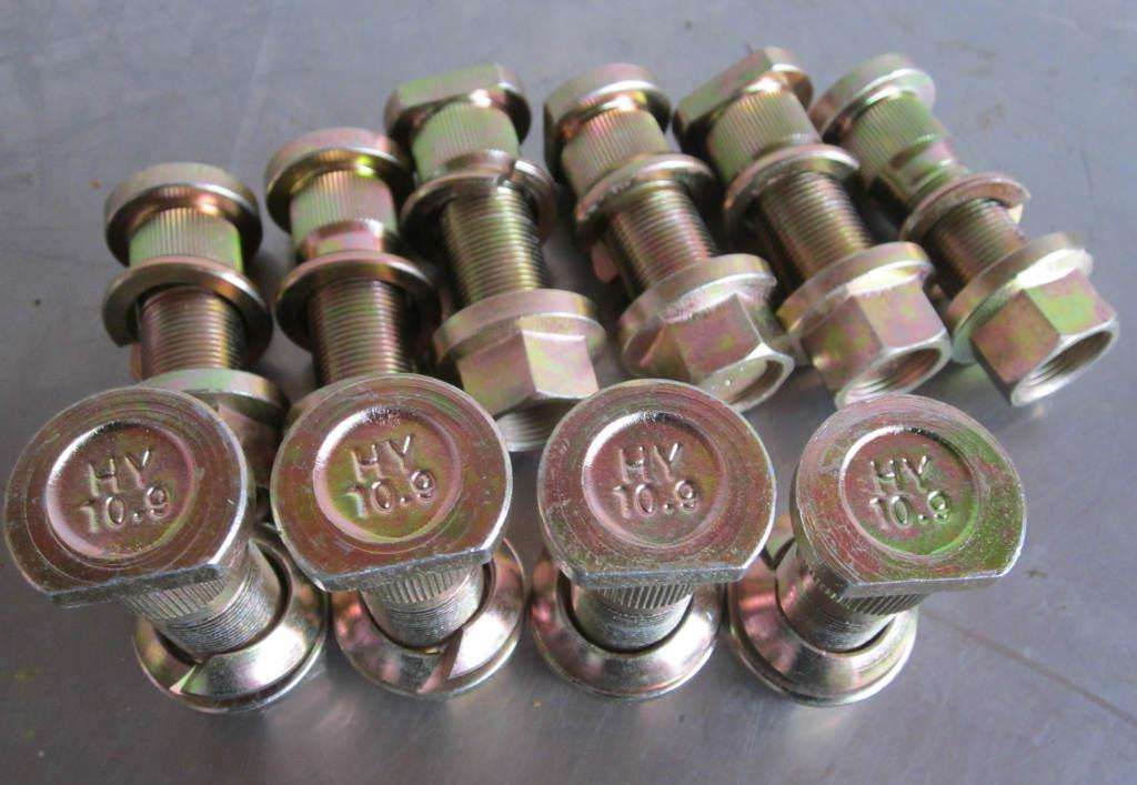 汽车四颗螺丝怎么就能固定轮胎,汽车轮胎的螺丝是怎么打开的