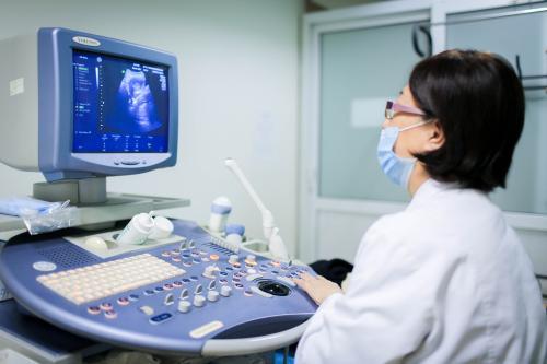 四维胎儿左心室有强光斑严重吗,孕妈四维检测左心室强光点