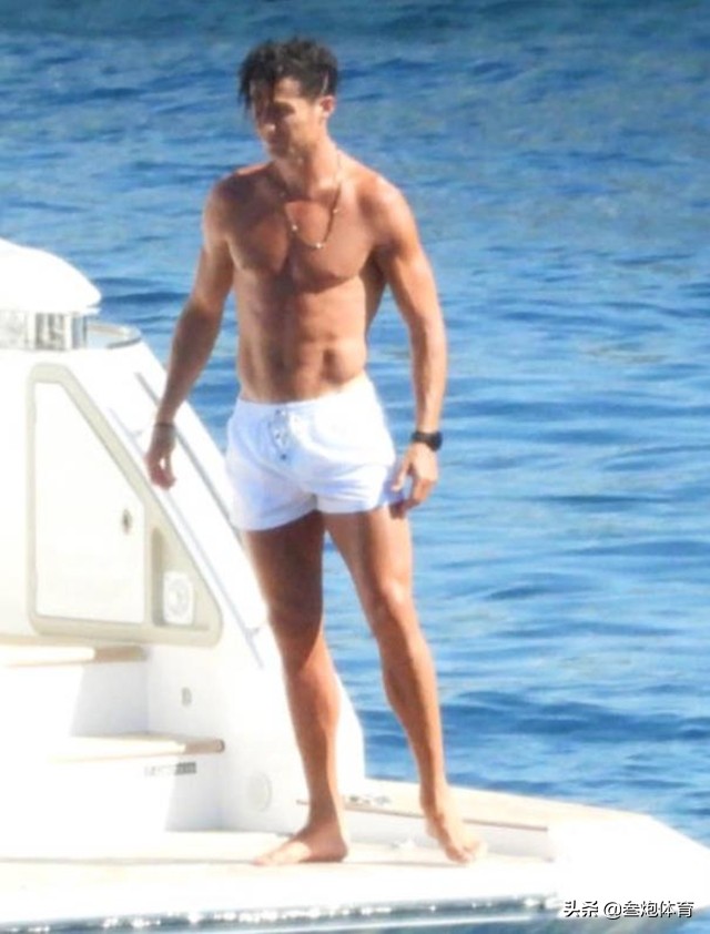 c罗被晒伤的照片,c罗晒与乔治娜游艇