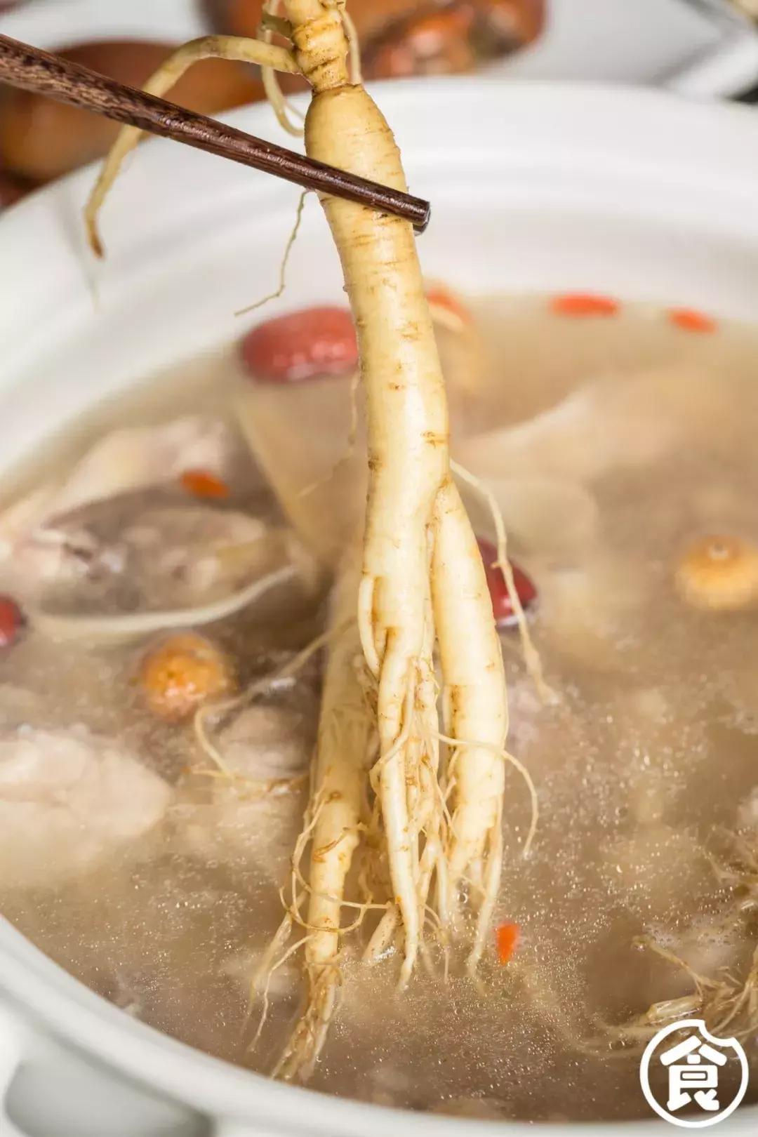 桥东爆出一锅「豪华花胶鸡」排队也要吃！还藏着一个海鲜市集