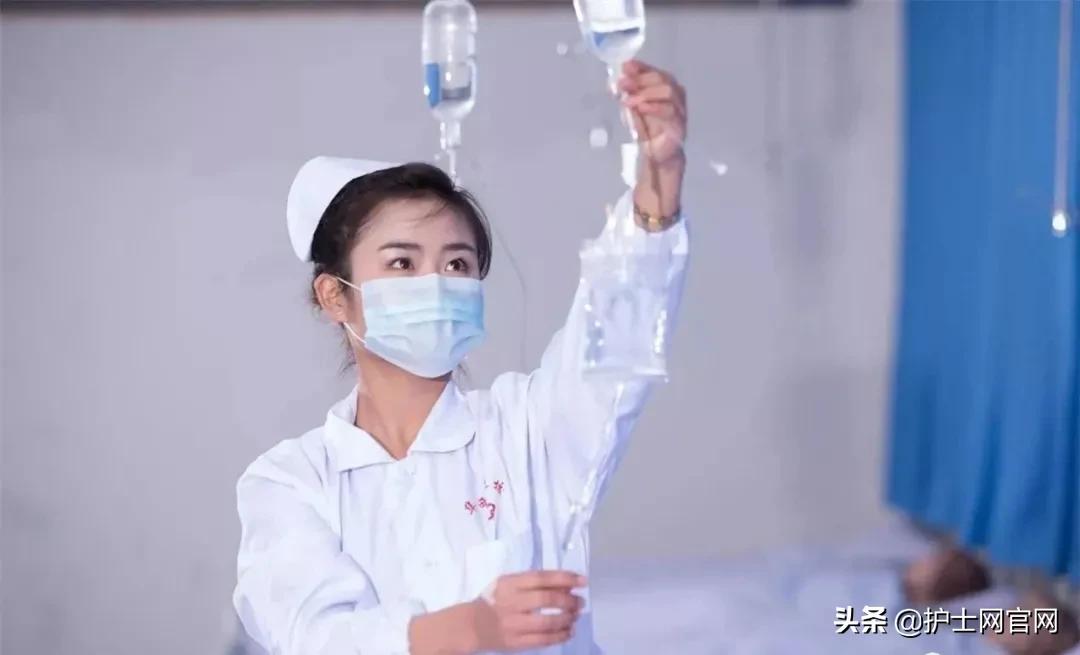 护士在工作中不慎摔碎高价针剂药水，责任由谁来承担？