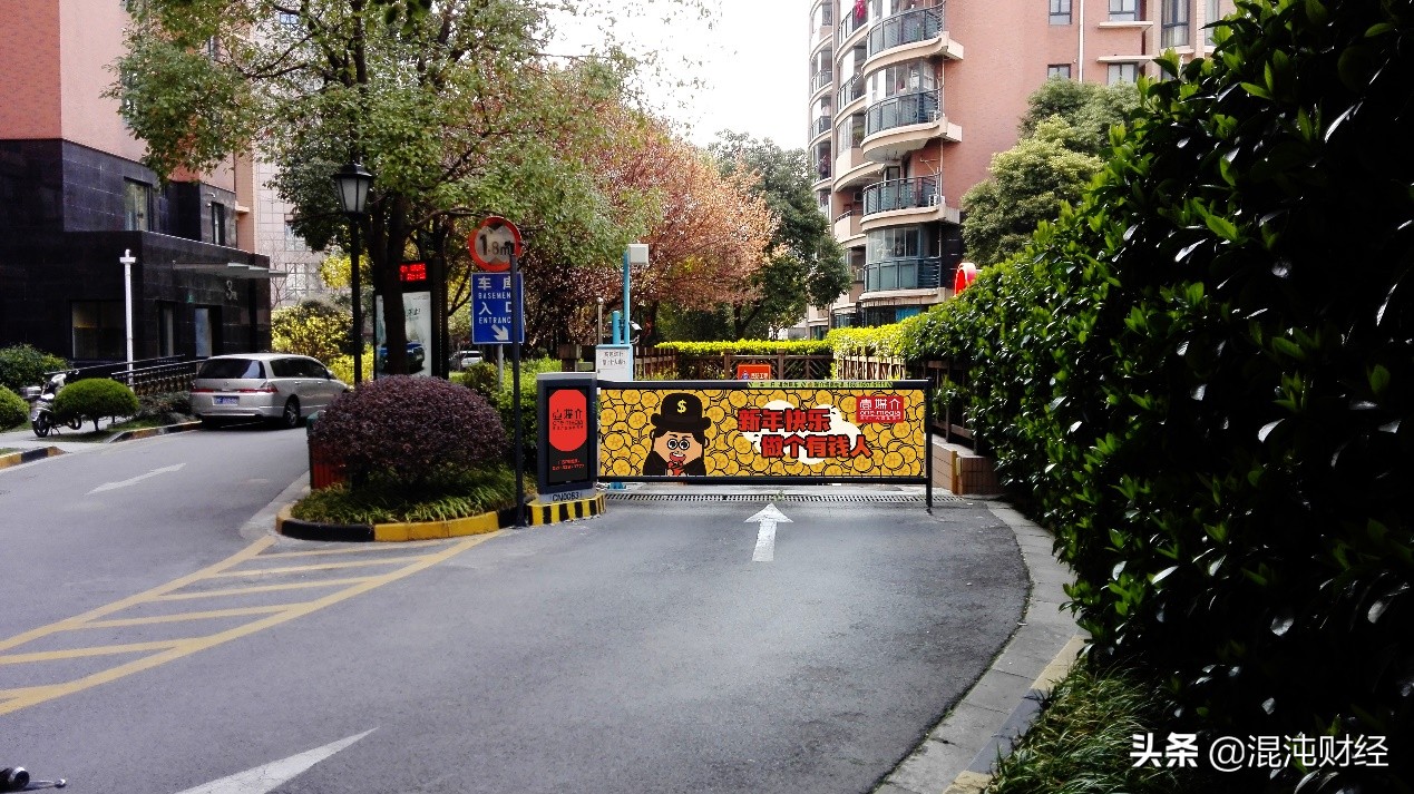 以壹媒介为引谈谈道闸广告如何引领户外媒体新潮流