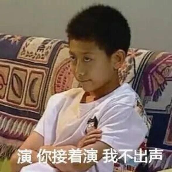 小孩在家看电视被揍,看动画片被父母打