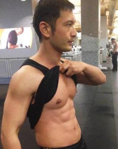 “扫娘风暴”效果显著，蓄胡须、秀肌肉、短发，小鲜肉终于不鲜了