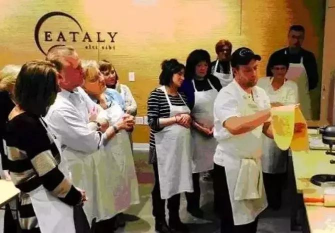 富二*开代**超市，情人节为单身狗开Party，年赚25亿