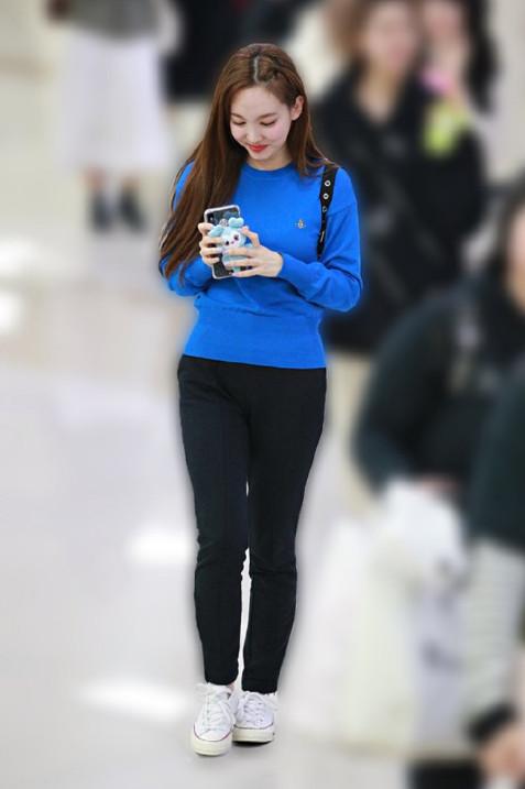 林娜琏短发回归造型,林娜琏最新造型黄色裙子