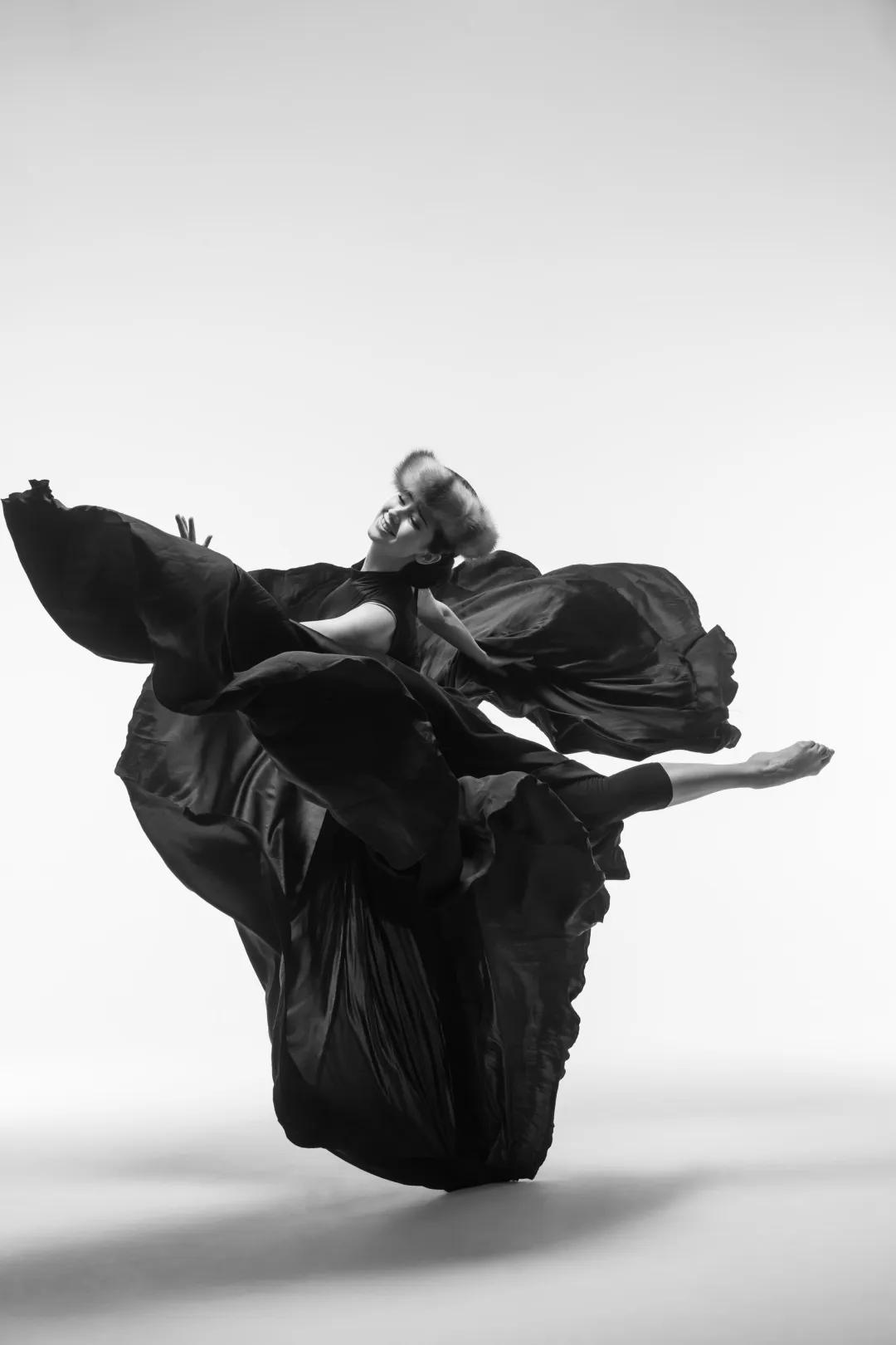 *疆新**“杨丽萍”古丽迪娅尔