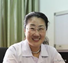 六旬大妈全身发痒红肿被抓破，医生却给她配了一些安神药