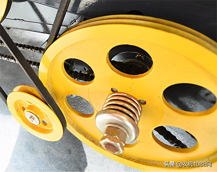 中联收获花生机22款和23款的区别,中联花生收获机2023款新型多少钱