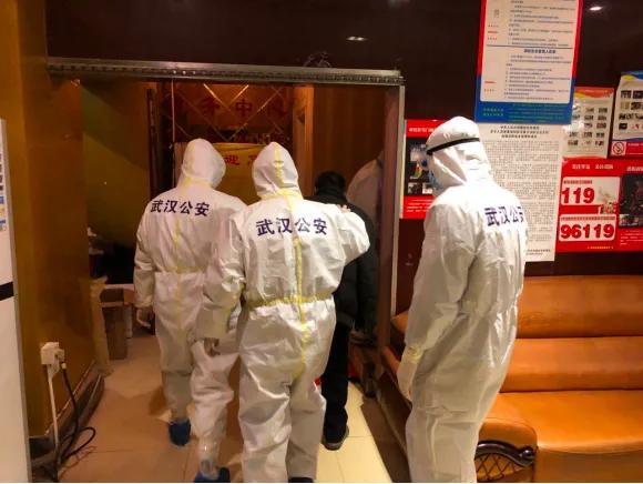 硬核小护姐表白汉警,援鄂医疗队小护姐表白汉警小哥