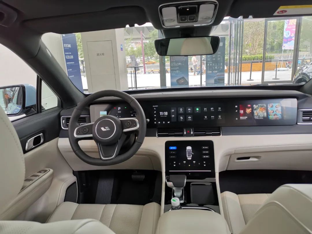 理想one4座试驾,理想one购车现场