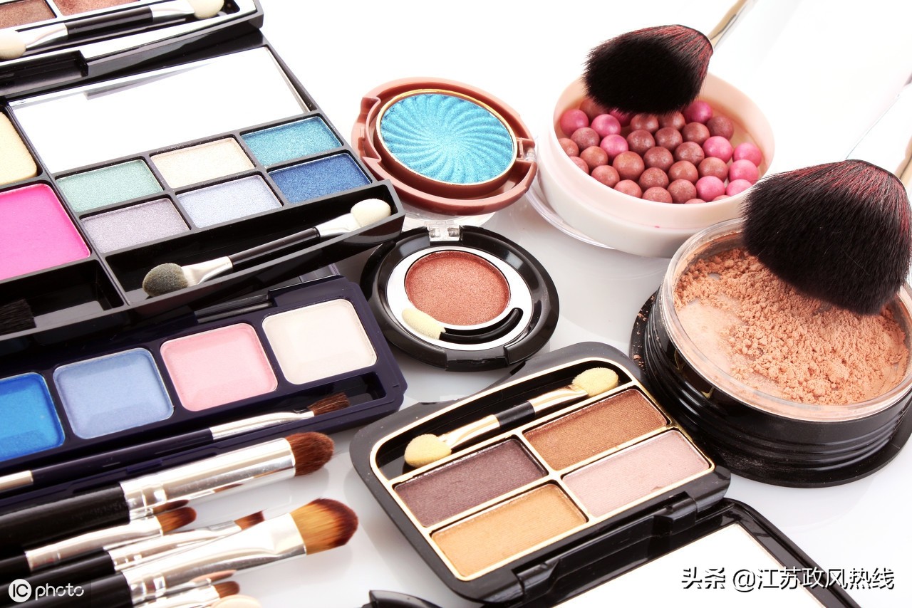 灌装假冒化妆品,生产假冒伪劣化妆品