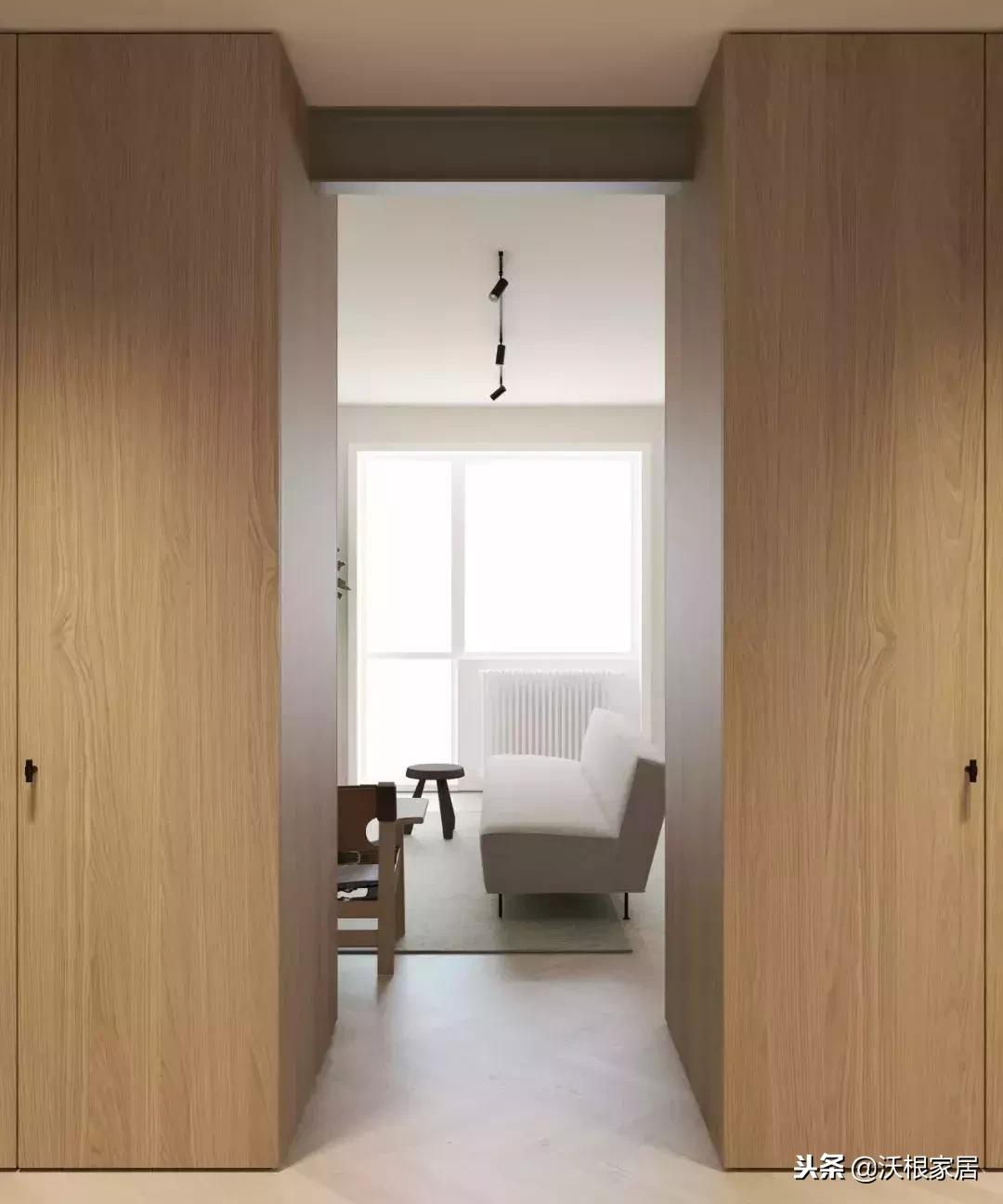 主卧依旧延续极简的设计风格,13平主卧设计高级感