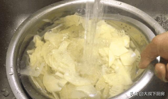 笋片怎么炒好吃又软,家常素炒笋片怎么做好吃