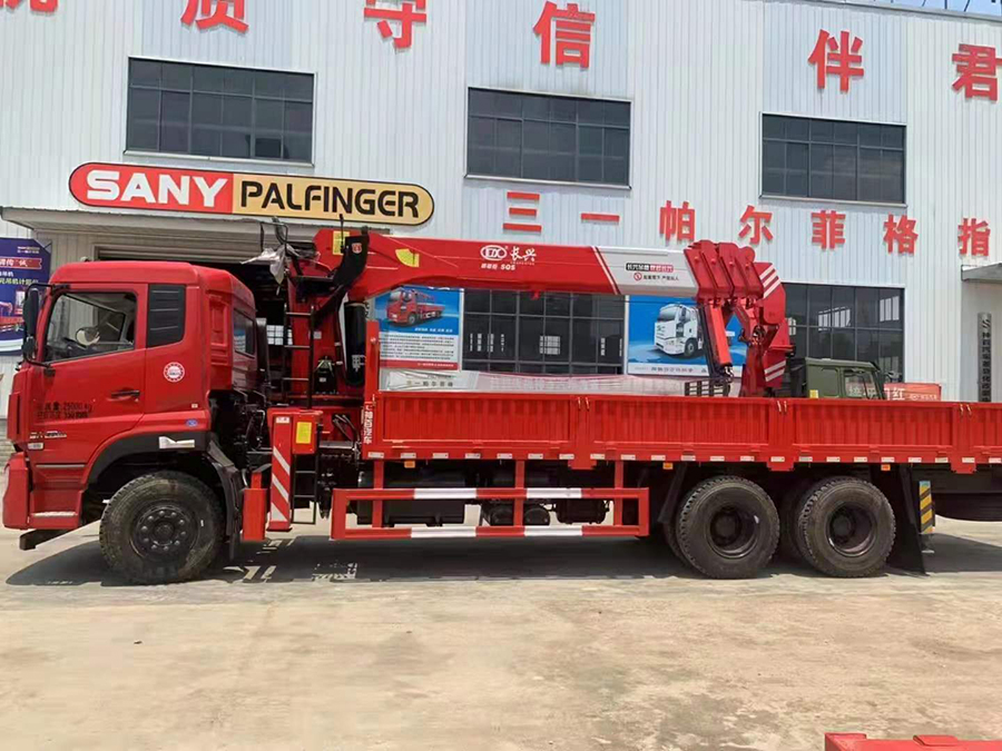 后八轮随车吊天龙好还是解放好,东风天龙后八轮12吨随车吊价格