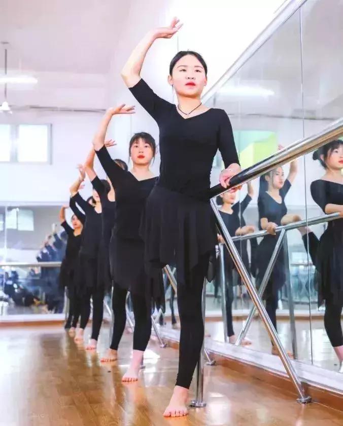 国内最大的新能源汽车实训设备,汽车实训基地