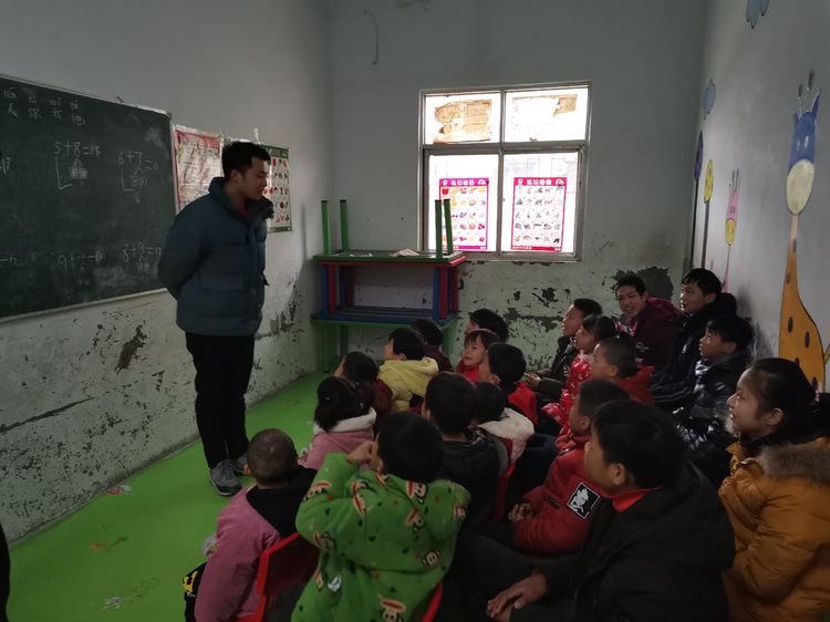 与公益同行与爱同在,与公益同行让爱多一点