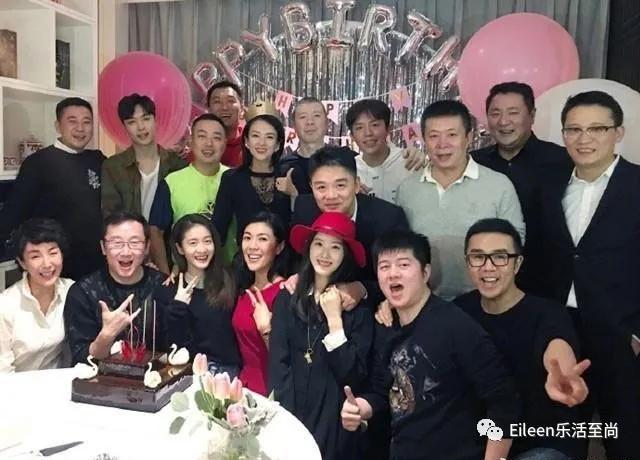 合影被裁？奶茶妹妹的千亿名媛晋级路还有多长？