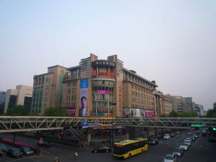杭州商业步行街,中国十大步行街杭州湖滨步行街