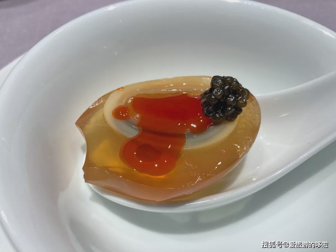 硬核吃鱼子酱指南，配糖油饼臭豆腐皮蛋