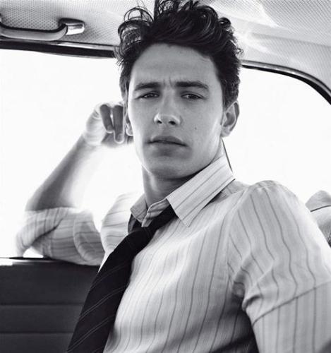 又渴又疼！手臂被石头卡住五天五夜？这部电影告诉你如何断臂求生