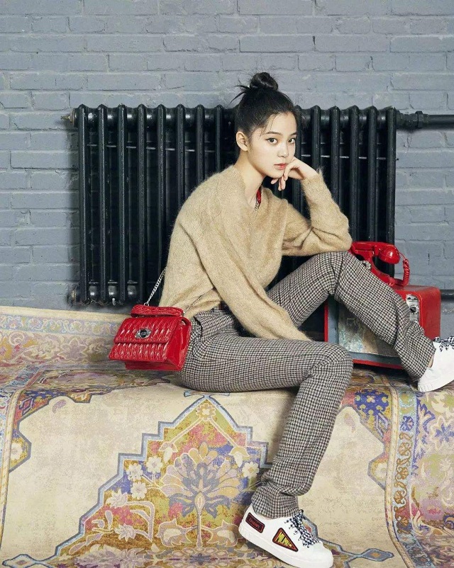 小香风外套内搭打底衫,深绿色外套内搭黄色打底衫