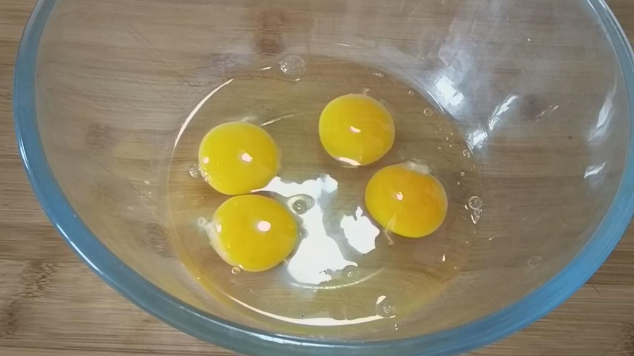 老式无糖鸡蛋糕教学视频,无水无油老式鸡蛋糕的做法