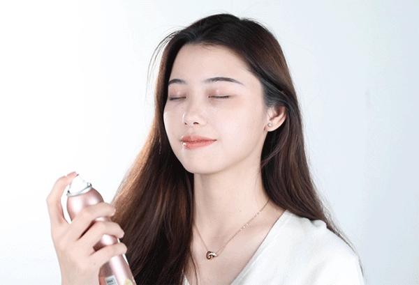 全身喷一喷，边防晒边养肤！夏天过完依然白嫩透亮