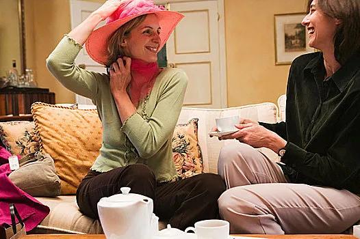 精致穷和隐形富,一般穷和精致穷